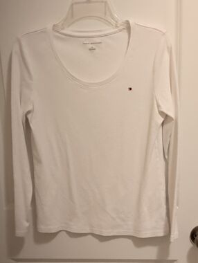 Tommy Hilfiger White Long-Sleeve Scoop Neck Tee with Flag Logo